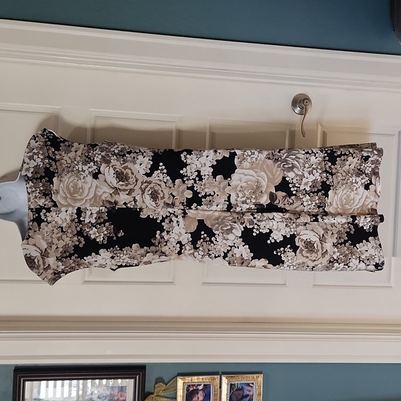 Faux Wrap-Front Keyhole Floral Dress - Picture 5 of 10